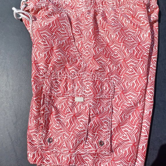 Old Navy DEEP POCKETS Swim Trunks M – Red/White - Picture 2 of 9